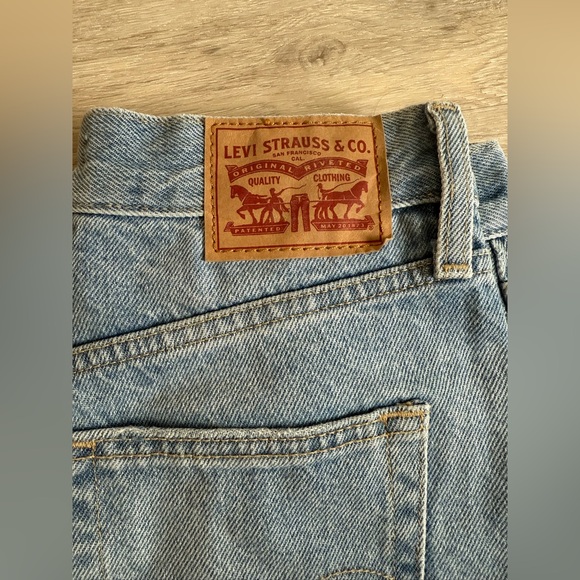 Levi High waisted Mom Jean - Picture 4 of 6